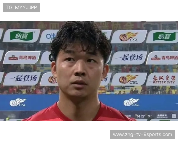 成都蓉城严鼎皓中路突破吸引防守，开启进攻新篇章